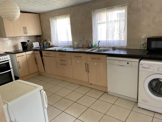 Room Only Guest Accommodation, Guest House Self Catering Bangor  Bagian luar foto