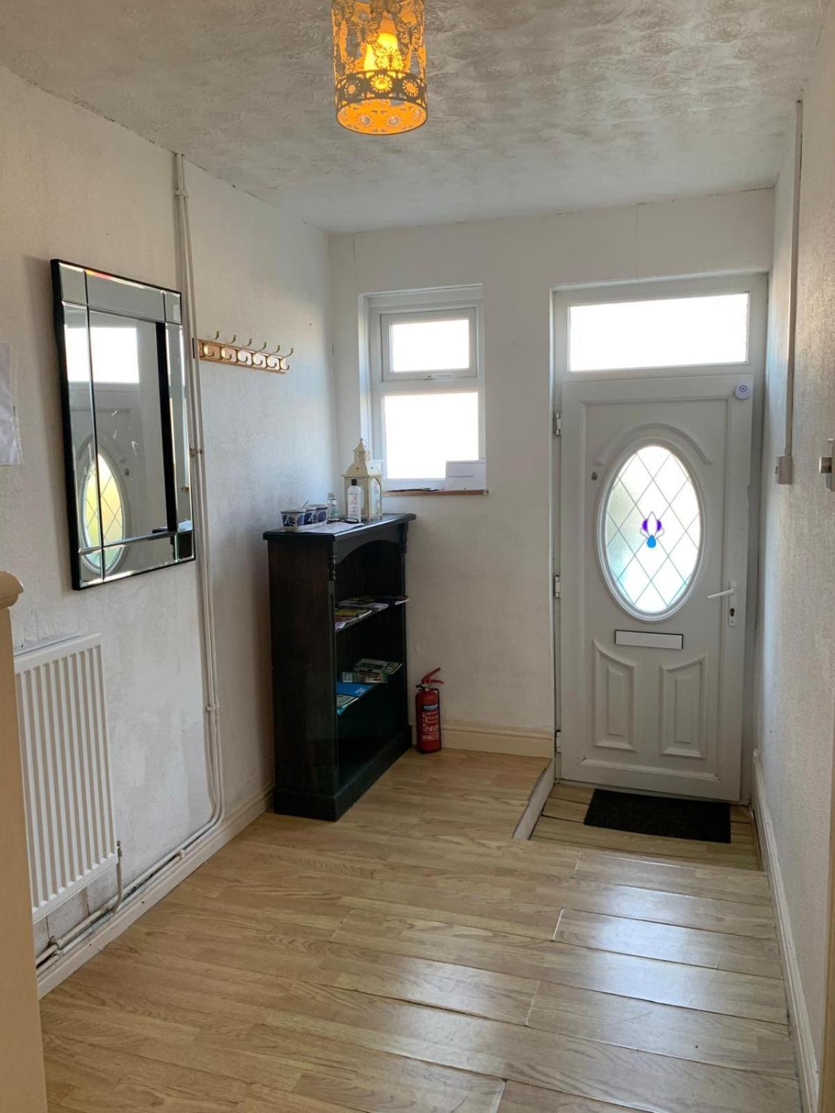 Room Only Guest Accommodation, Guest House Self Catering Bangor  Bagian luar foto