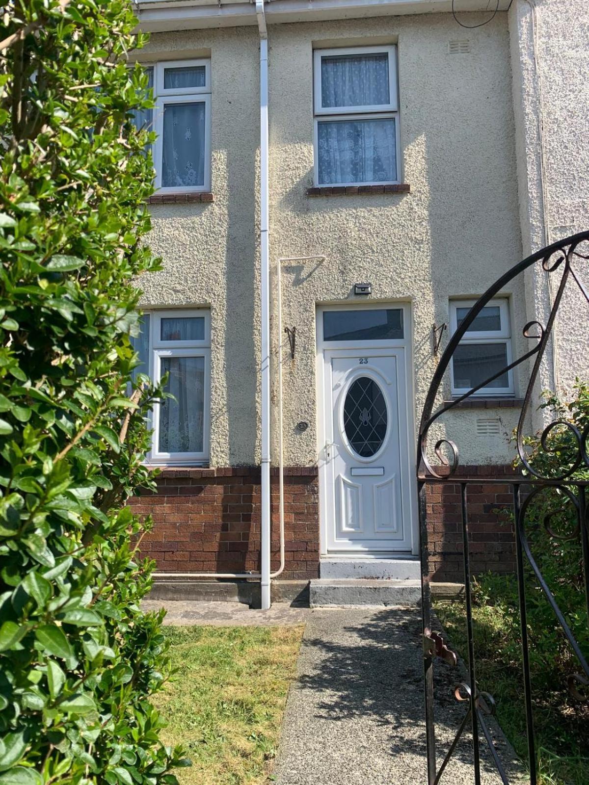 Room Only Guest Accommodation, Guest House Self Catering Bangor  Bagian luar foto