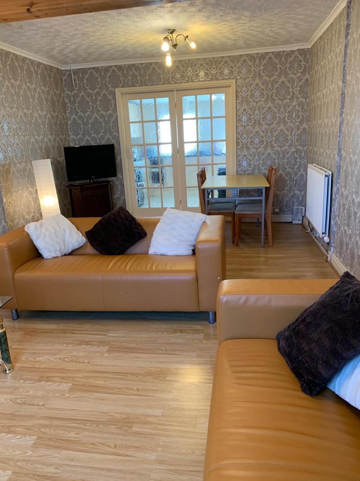 Room Only Guest Accommodation, Guest House Self Catering Bangor  Bagian luar foto
