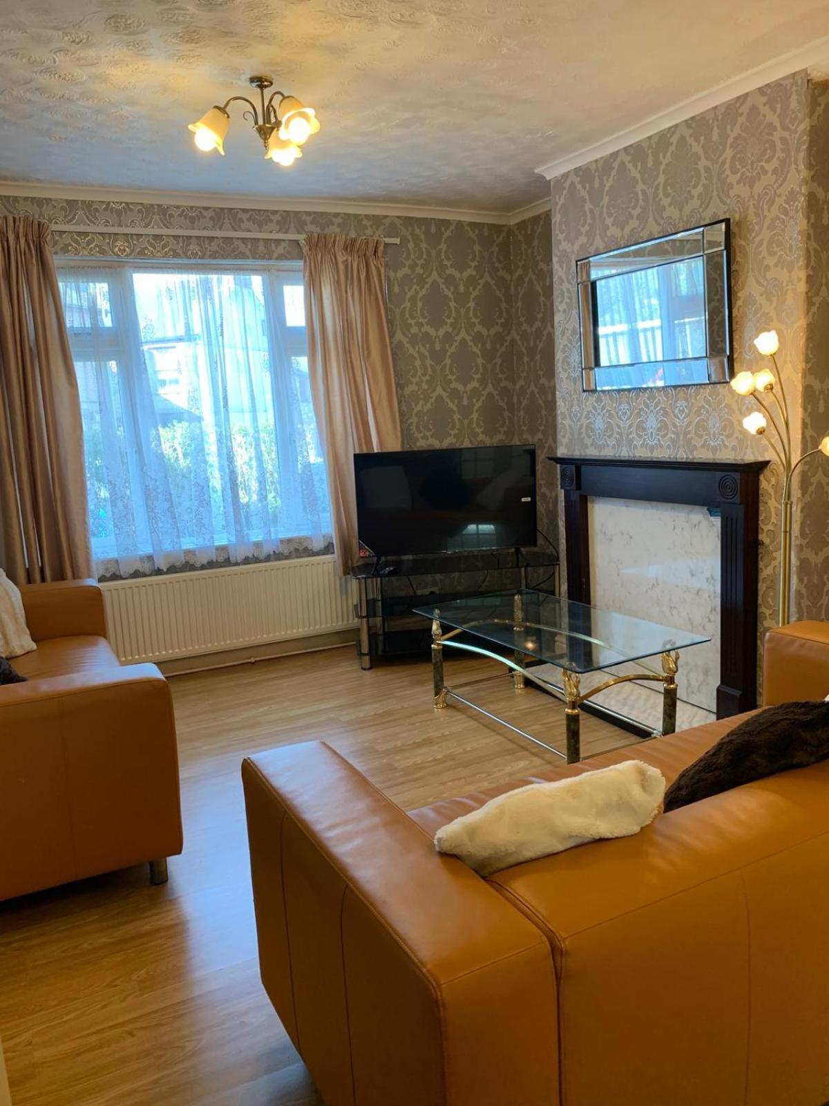 Room Only Guest Accommodation, Guest House Self Catering Bangor  Bagian luar foto