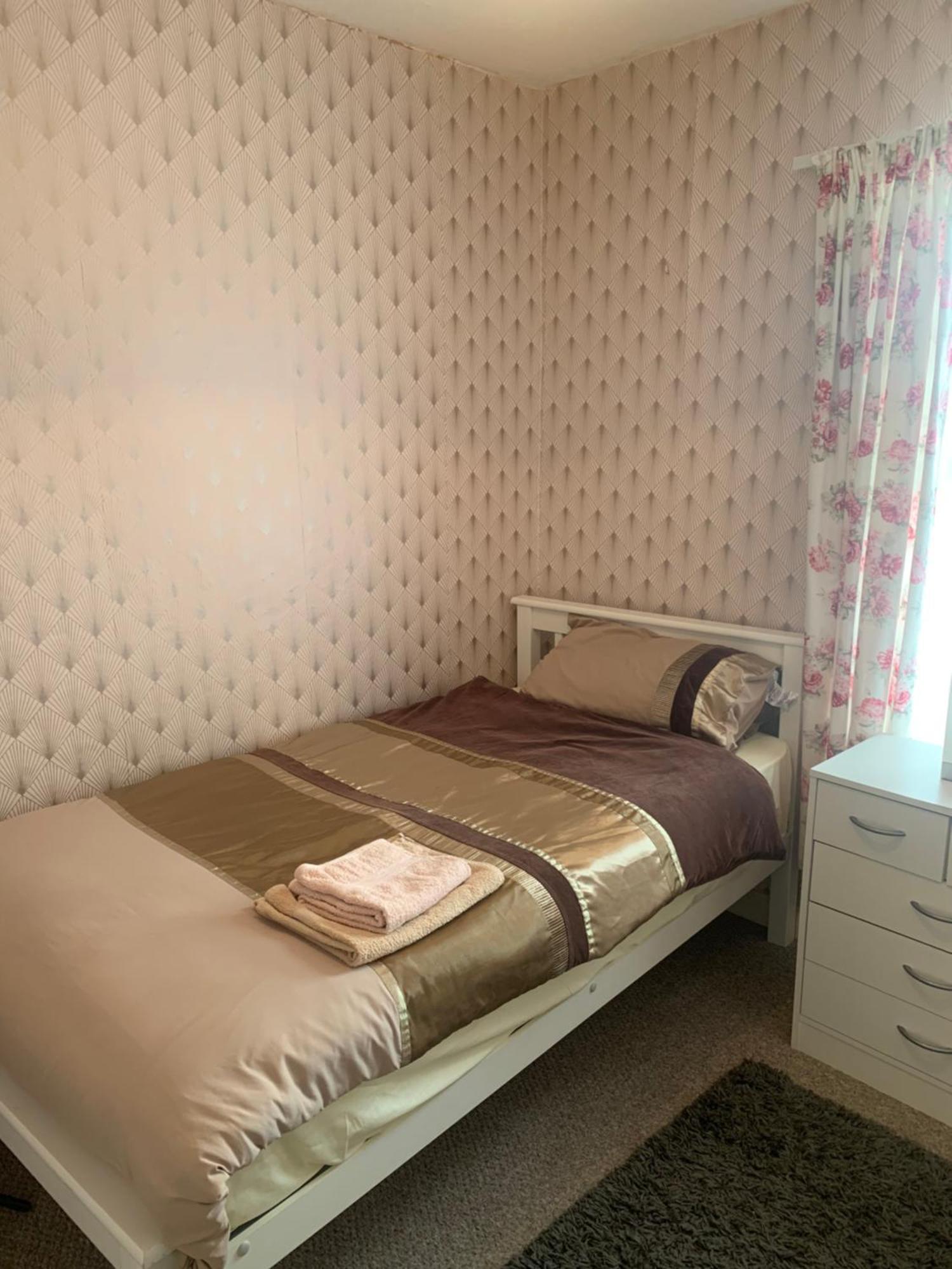 Room Only Guest Accommodation, Guest House Self Catering Bangor  Bagian luar foto