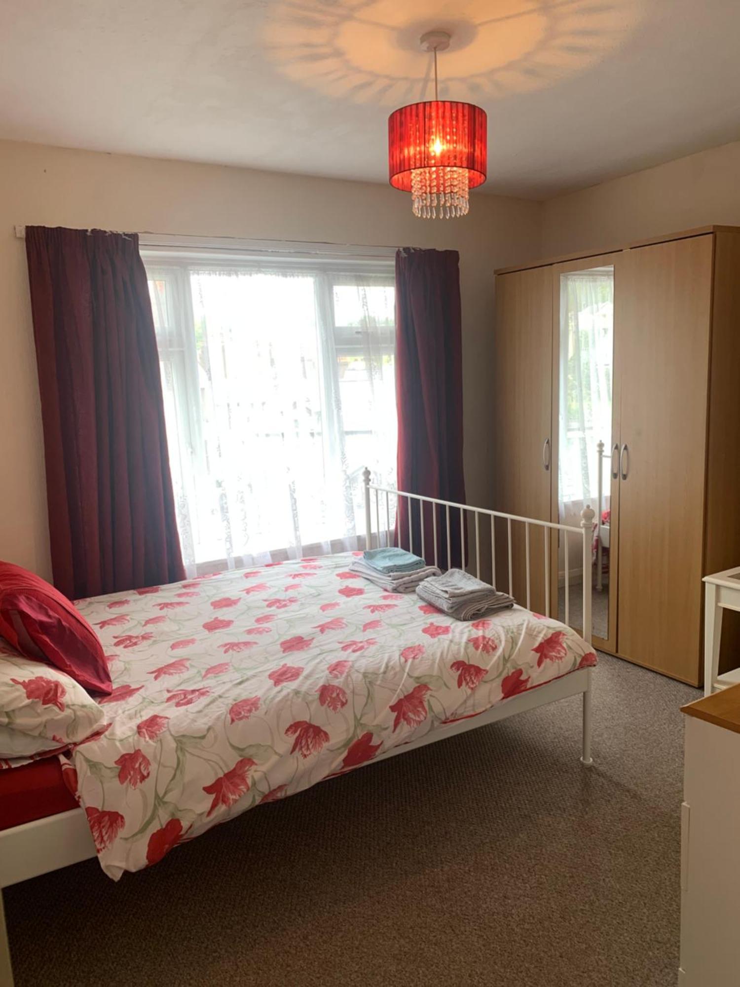 Room Only Guest Accommodation, Guest House Self Catering Bangor  Bagian luar foto