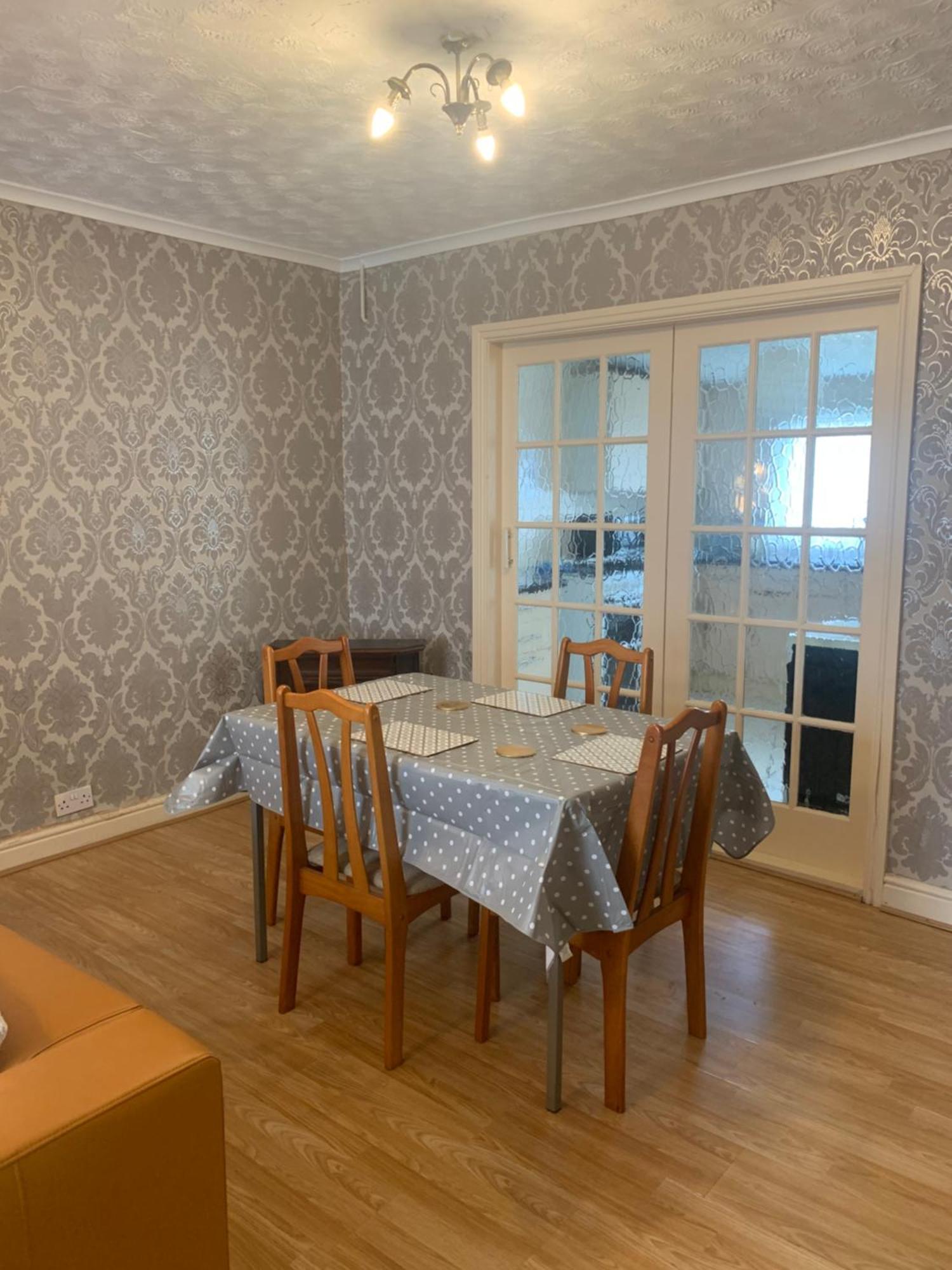 Room Only Guest Accommodation, Guest House Self Catering Bangor  Bagian luar foto
