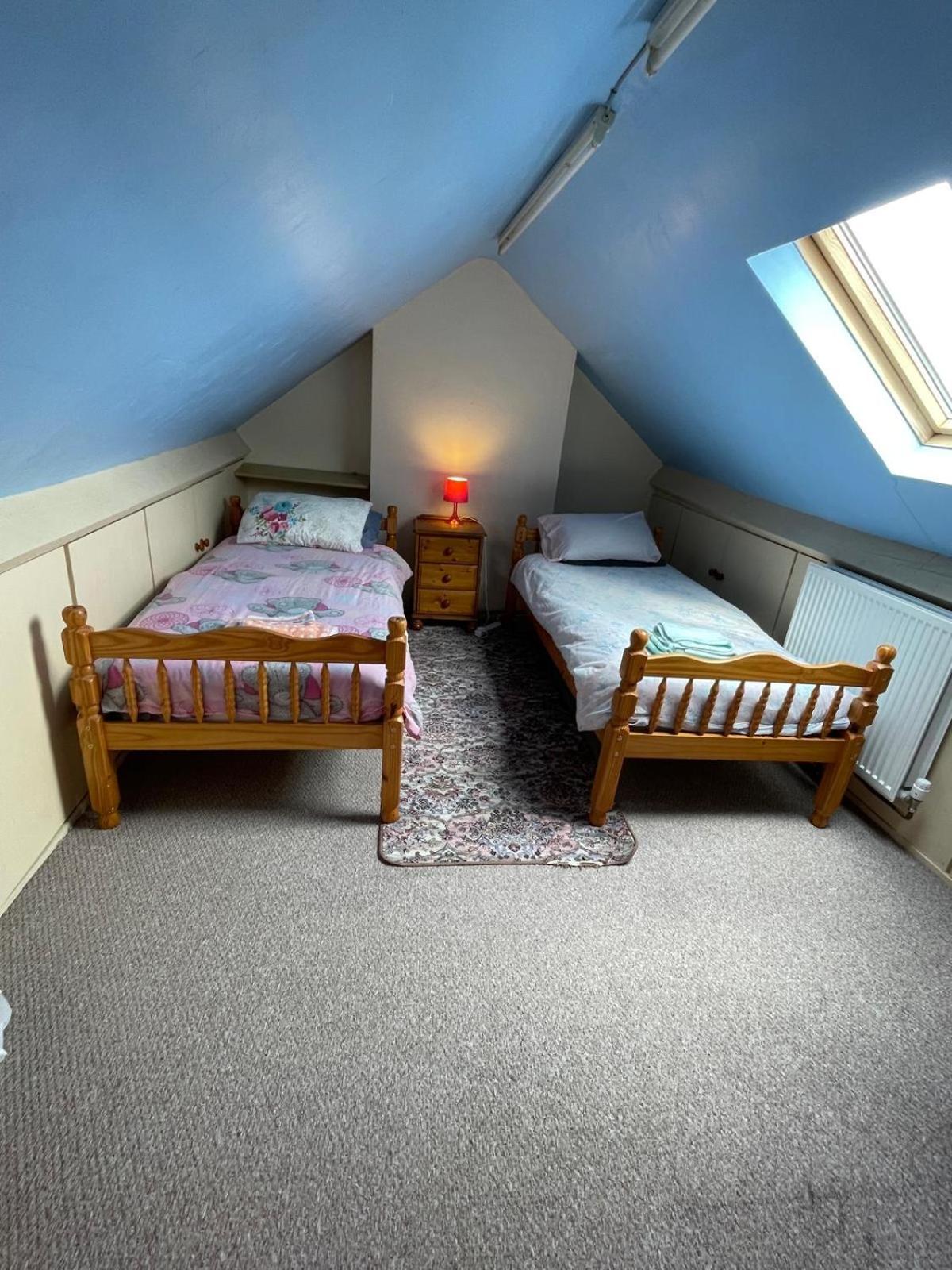 Room Only Guest Accommodation, Guest House Self Catering Bangor  Bagian luar foto