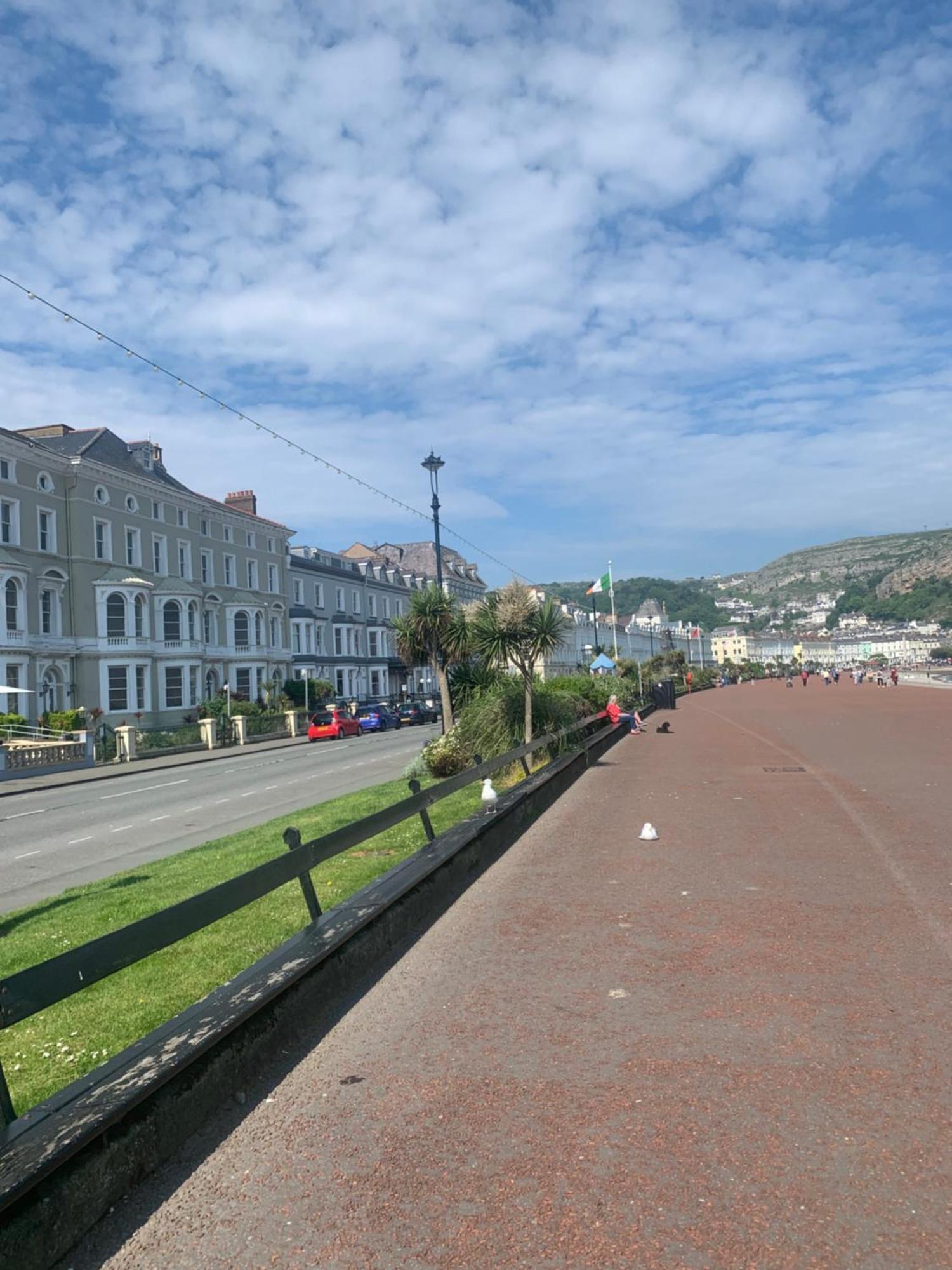 Room Only Guest Accommodation, Guest House Self Catering Bangor  Bagian luar foto