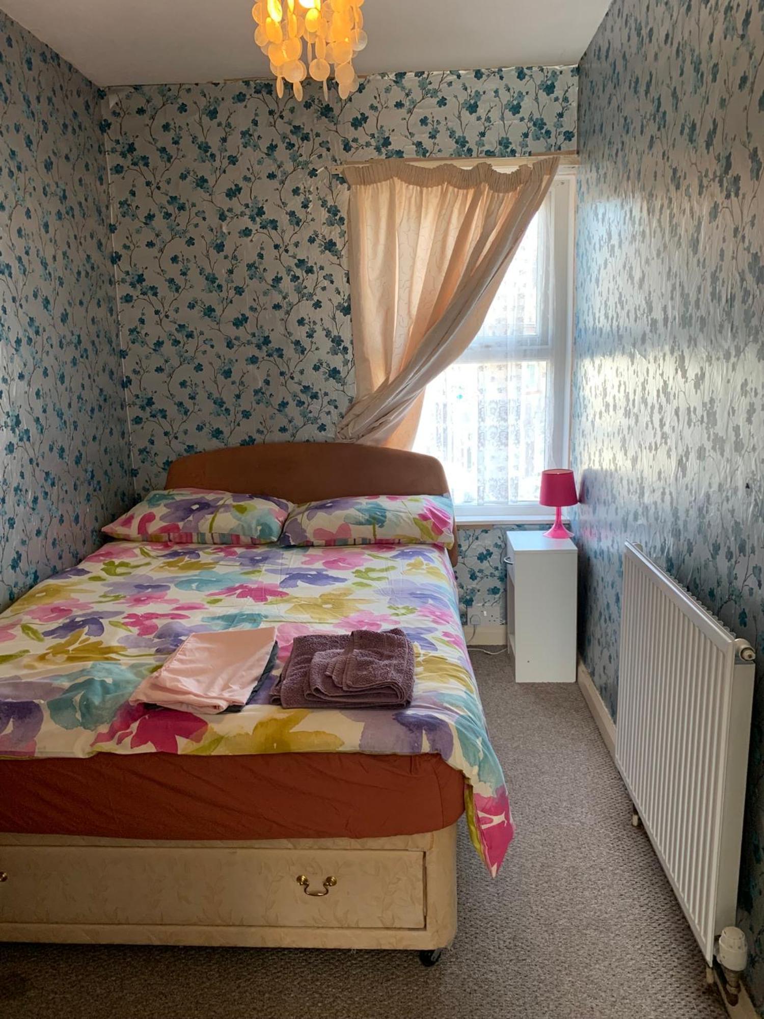 Room Only Guest Accommodation, Guest House Self Catering Bangor  Bagian luar foto