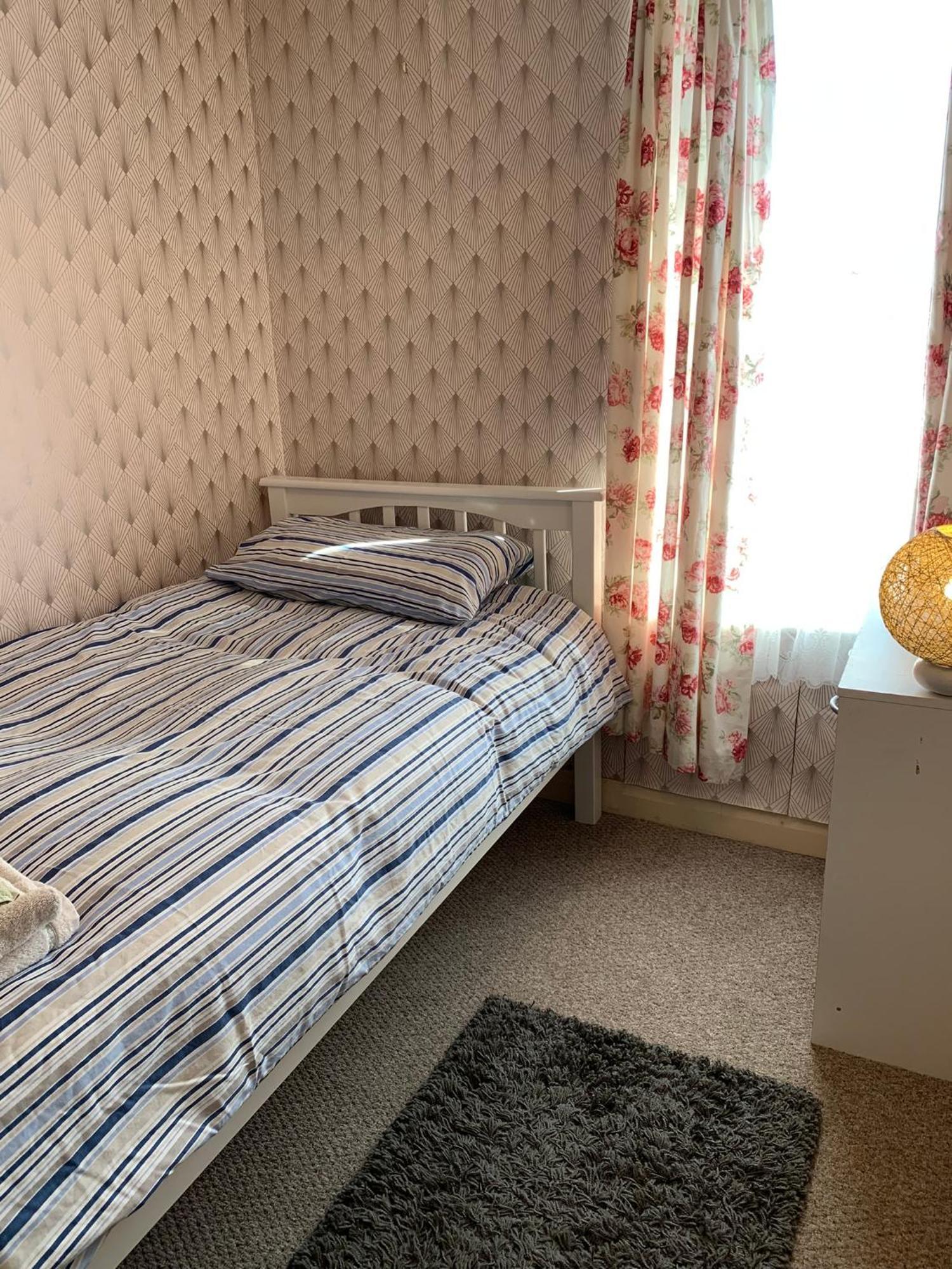 Room Only Guest Accommodation, Guest House Self Catering Bangor  Bagian luar foto