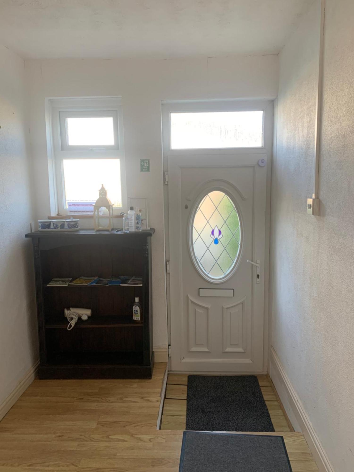 Room Only Guest Accommodation, Guest House Self Catering Bangor  Bagian luar foto